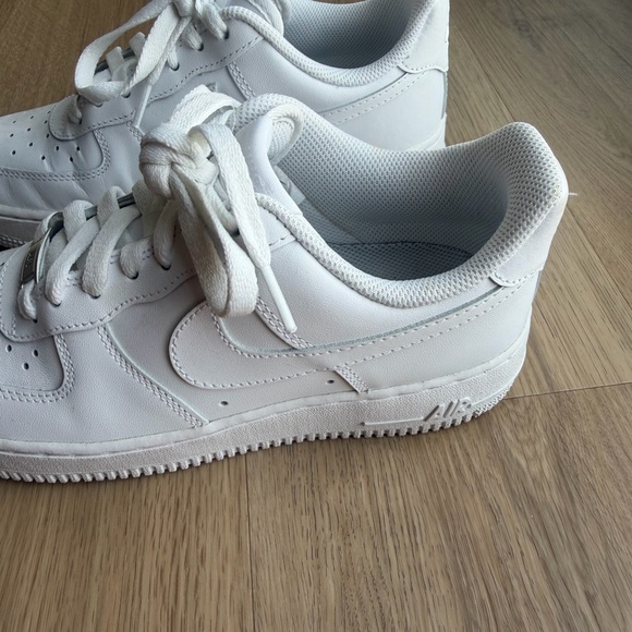 Women Size 8 White Air Force 1s Sneakers - Picture 9 of 16